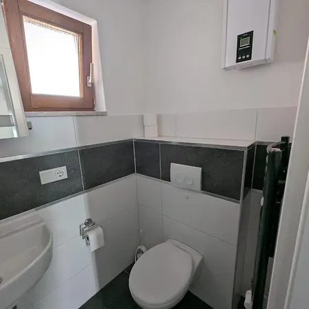 Monteure - 8 Min Grossbaustelle Alzey - Kueche, Parkplatz Apartment